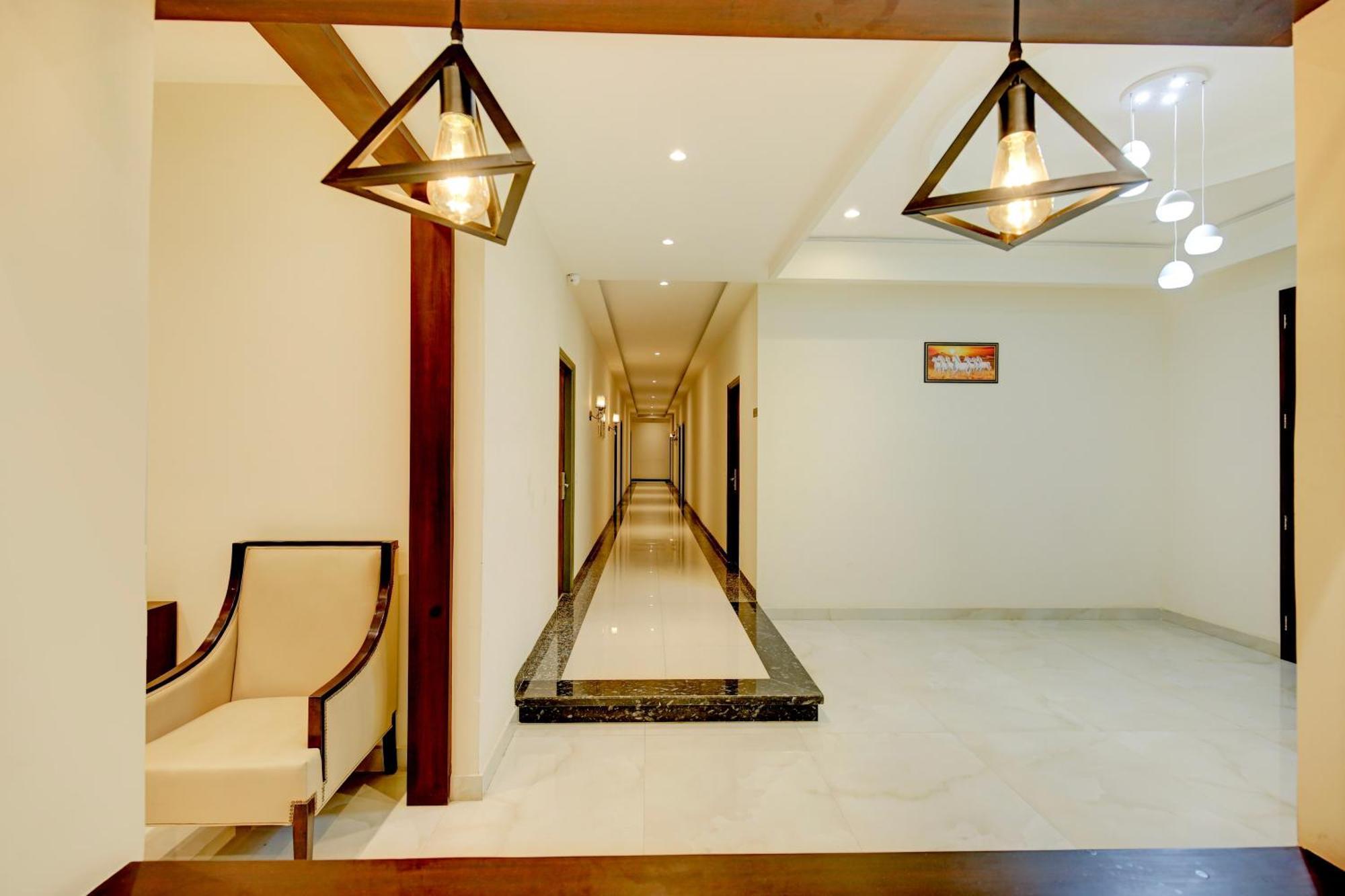 Super Collection O Ovel Hotel Grand Abadpura Exterior foto