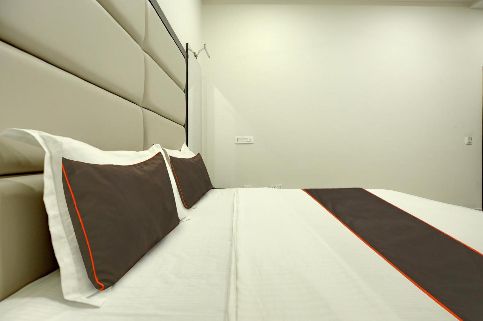 Super Collection O Ovel Hotel Grand Abadpura Exterior foto