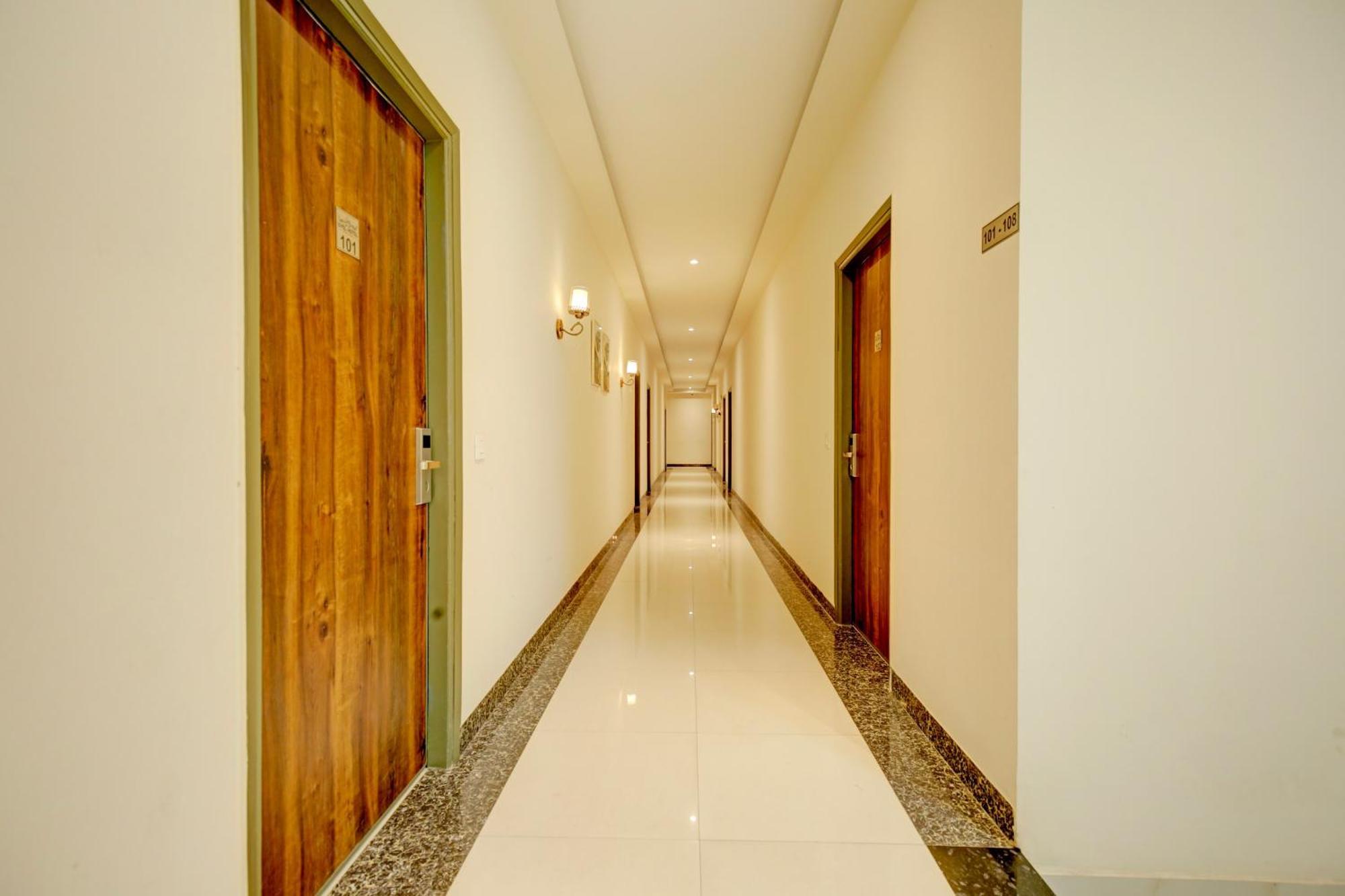 Super Collection O Ovel Hotel Grand Abadpura Exterior foto
