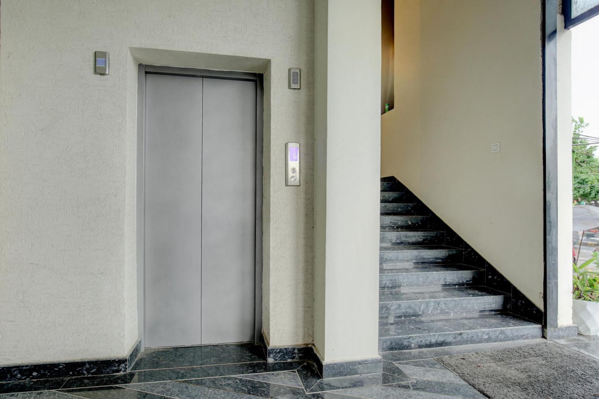 Super Collection O Ovel Hotel Grand Abadpura Exterior foto